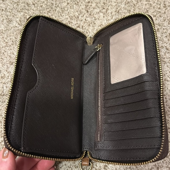 Michael Kors wallet with zipper - Picture 2 of 4